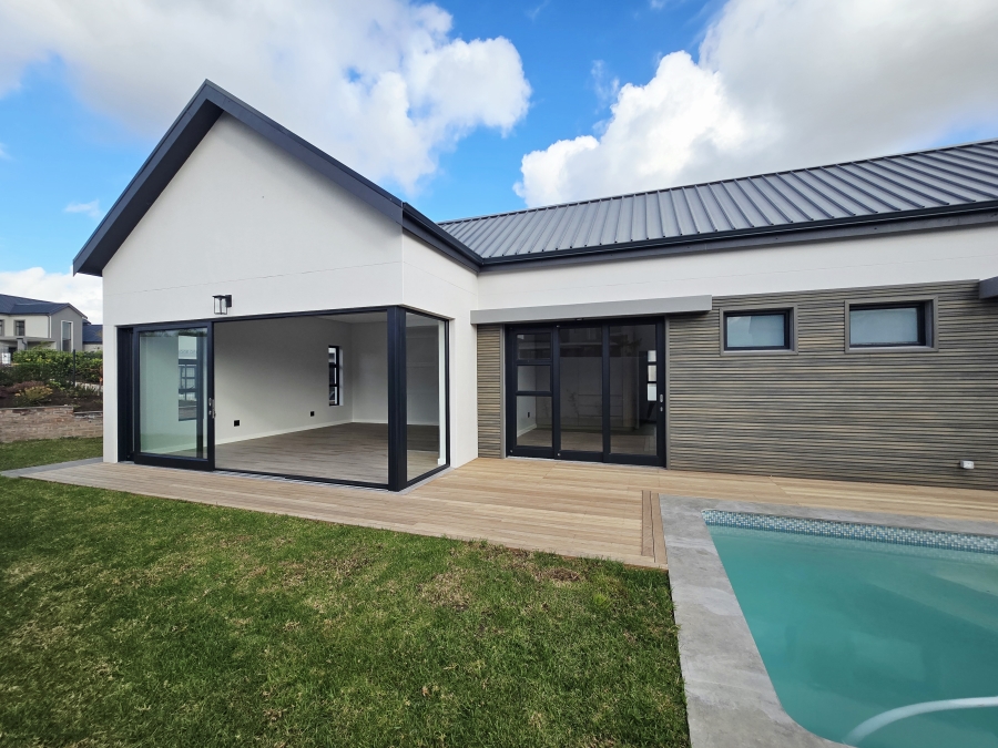 3 Bedroom Property for Sale in Kingswood Golf Estate Western Cape